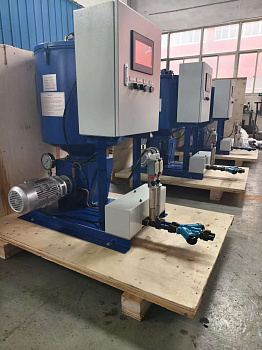 GDK03 with PLC / DRB9-P365Z with control system - Станция смазки электрическая для двухлинейных систем, рабочее давление до 400 бар, подача 365 мл/мин, мощность двигателя 1,5 кВт, объем бака 100 литров; тип станции - Станция с системой управления с наборо