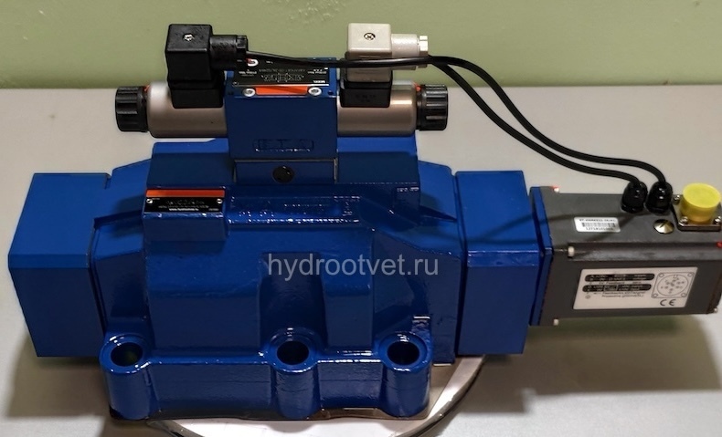 4WRKE32W6-600L-3X/6EG24ETK31/A1D3M - Пропорциональный распределитель с обратной связью по положению золотника и со встроенным усилителем (OBE), Ду32, A1 = ±10 В, номинальный расход 600 л/мин, схема W6-, каналы управления ET = X и Y - внутренние