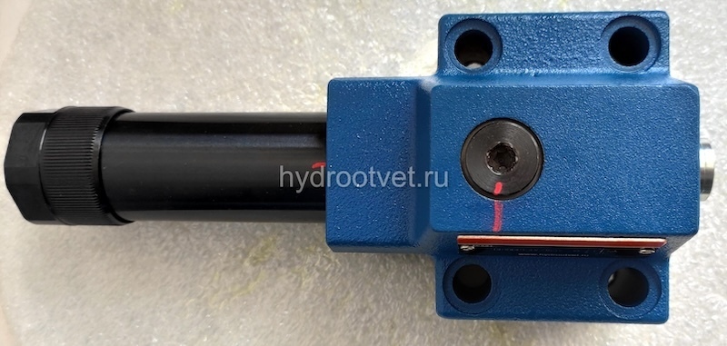 DR10DP1-4X/210Y - Редукционный клапан Ду 10 трехлинейный, прямого действия с давлением регулировки до 210 бар, 1 = рукоятка, обратный клапан - есть