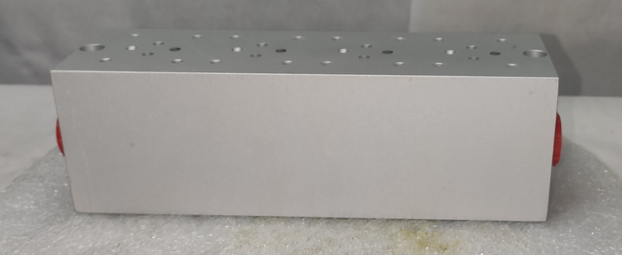 EM213/4Y - Четырехместная присоединительная плита для гидравлических распределителей и клапанов NG6 (аналог DR06/40)