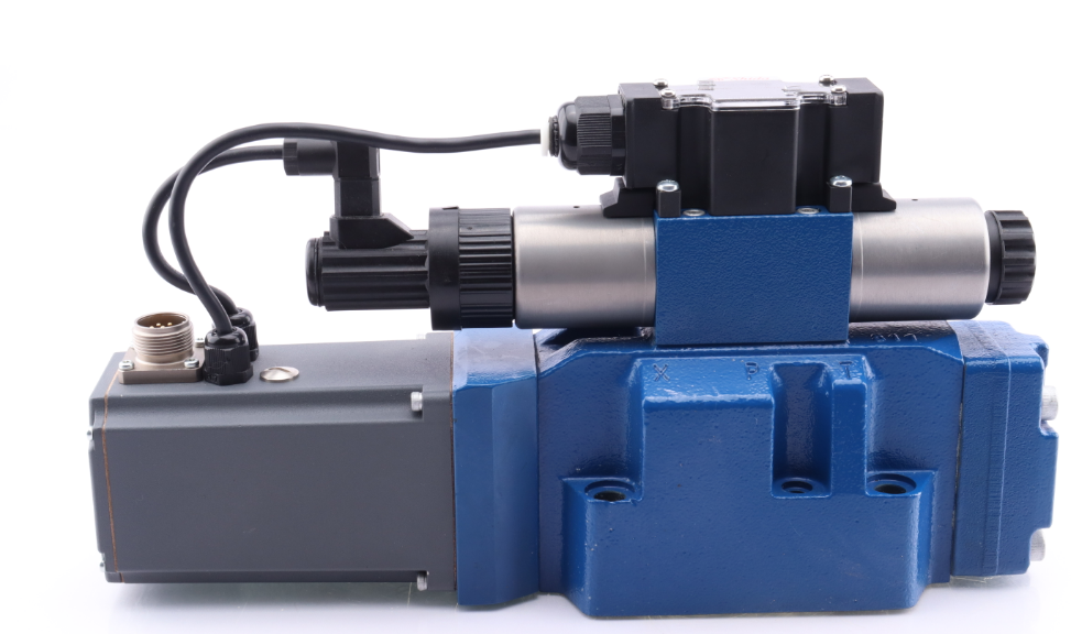 4WRTE16V1-200L-4X/6EG24K31/A1M - Пропорциональный быстродействующий распределитель с обратной связью по положению золотника и со встроенным усилителем (OBE), Ду16, A1 = ±10 В, номинальный расход 200 л/мин, схема V1-, каналы управления X и Y = внешние