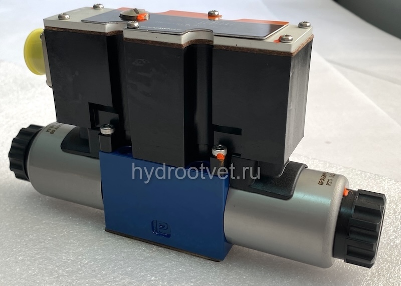 4WRAE6W1-15-2X/G24K31/A1V - Пропорциональный распределитель со встроенной электроникой Ду6, A1 = ±10 В, номинальный расход 15 л/мин, схема W1-