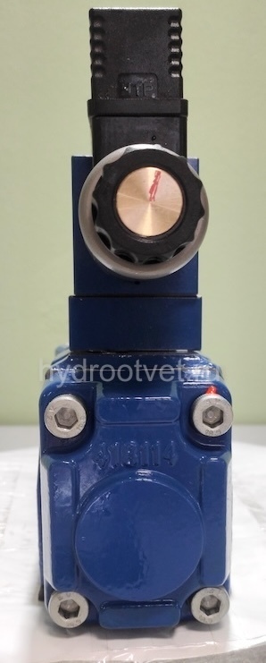 4WRKE10E100L-3X/6EG24ETK31/A1D3M - Пропорциональный распределитель с обратной связью по положению золотника и со встроенным усилителем (OBE), Ду10, A1 = ±10 В, номинальный расход 100 л/мин, схема E, каналы управления ET = X и Y - внутренние