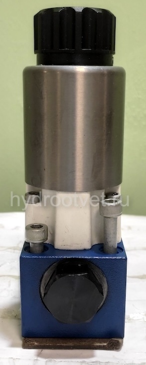 M-3SEW6U3X/420MG24N9K4/P - Гидрораспределитель седельного типа Ду 6 с электроуправлением на 420 бар, схема U, обратный клапан - P = встроенный