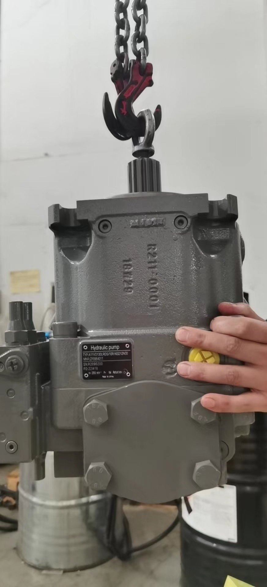 A11VO60LRH2/10R-NPC12K01 - Насос аксиально-поршневой нереверсивный регулируемый с наклонной шайбой для незамкнутой гидросистемы, рабочий объем 60 см3, LRH2 = регулятор мощность с ограничением хода, позитивное управлением ΔP = 25 бар, номинальное давление 