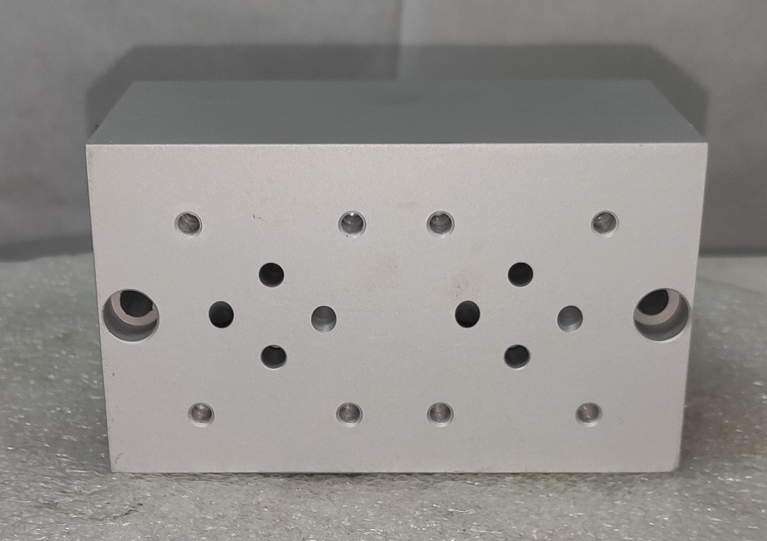 EM213/2Y - Двухместная присоединительная плита для гидравлических распределителей и клапанов NG6 (аналог DR06/20)