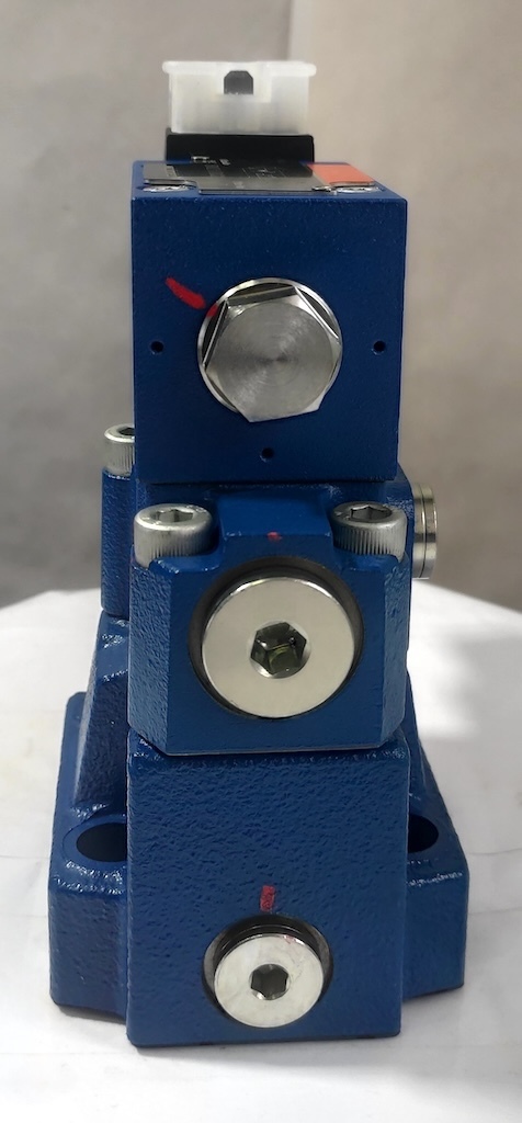 DBW10B2-5X/315CG24N9K4 - Предохранительный клапан Ду10 с давлением настройки до 315 бар, управление - X и Y - внутренние с разгрузкой B = открыт с электроуправлением G24