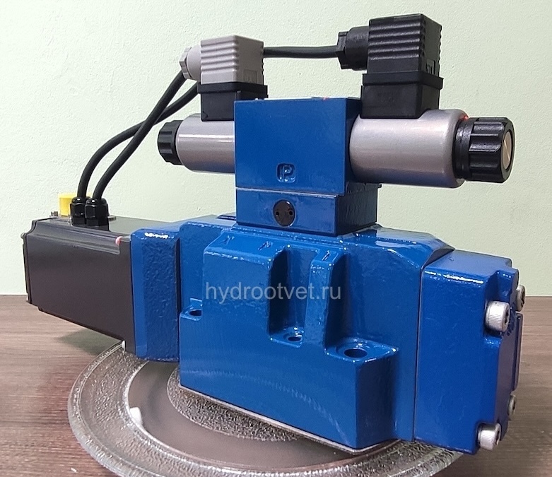 4WRKE16E1-200L-3X/6EG24K31/A1D3M - Пропорциональный распределитель с обратной связью по положению золотника и со встроенным усилителем (OBE), Ду16, A1 = ±10 В, номинальный расход 200 л/мин, схема E1-, каналы управления X и Y - внешние