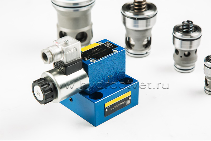 LFA50KWA-7X/ - Крышка для логического клапана, типоразмер Ду50 функционал - KWA = крышка со встроенным клапаном ''ИЛИ'' под установку распределителя Ду6, три выхода Z1, X и Y, управления из канала B, внешний канал X - нет, уплотнение NBR