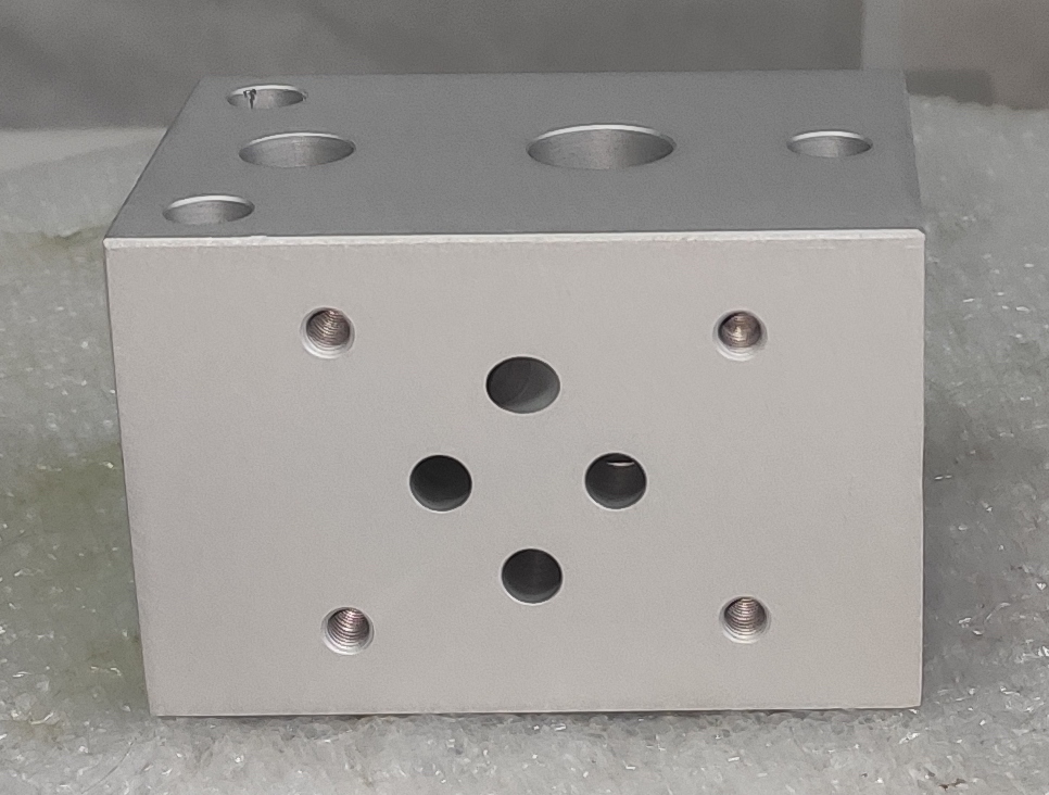 ML31 - Одноместная плита для батарейного монтажа клапанов Ду6 (DN6 - CETOP03)