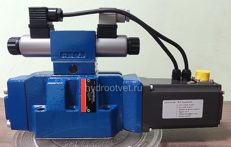 4WRKE16E1-200L-3X/6EG24K31/A1D3M - Пропорциональный распределитель с обратной связью по положению золотника и со встроенным усилителем (OBE), Ду16, A1 = ±10 В, номинальный расход 200 л/мин, схема E1-, каналы управления X и Y - внешние