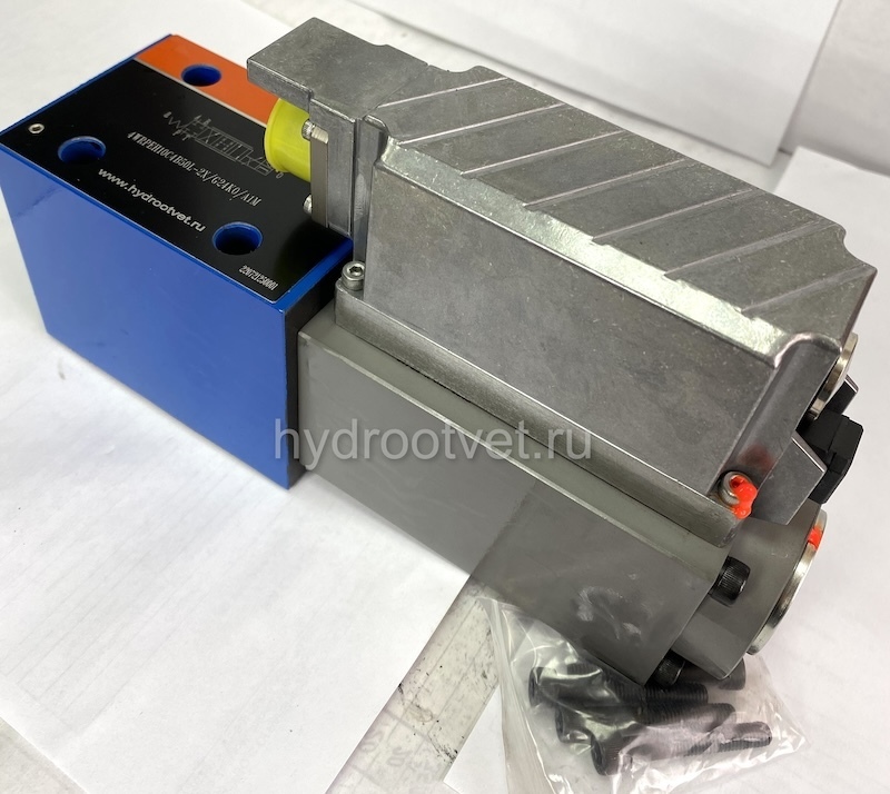 4WRPEH10C1B50P-2X/G24K0/A1M - Сервораспределитель Ду10 с обратной связью по положению золотника и встроенным усилителем (OBE), номинальный расход 50 л/мин, характеристика P - прогрессивная, схема C1, сигнал управления A1 = ±10 V