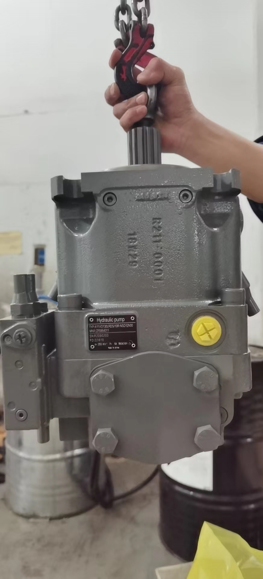 A11VO130LRH2/10R-NSD12K02 - Насос аксиально-поршневой нереверсивный регулируемый с наклонной шайбой для незамкнутой гидросистемы, рабочий объем 130 см3, LRH2 = регулятор мощность с ограничением хода, позитивное управлением ΔP = 25 бар, номинальное давлени