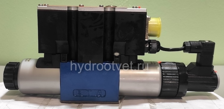 4WREE6E1-08-2X/G24K31/A1V - Пропорциональный распределитель с обратной связью по положению золотника со встроенным усилителем Ду6, A1 = ±10 В, номинальный расход 8 л/мин, схема E1-