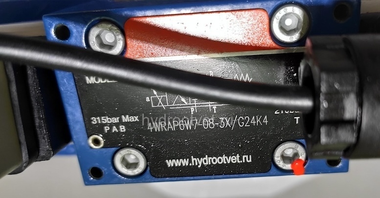 4WRKE32W6-600L-3X/6EG24ETK31/A1D3M - Пропорциональный распределитель с обратной связью по положению золотника и со встроенным усилителем (OBE), Ду32, A1 = ±10 В, номинальный расход 600 л/мин, схема W6-, каналы управления ET = X и Y - внутренние