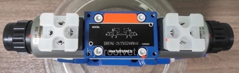 4WRZ10W6-50-7X/6EG24N9ETK4/D3V - Пропорциональный распределитель Ду10 без усилителя, номинальный расход 50 л/мин, схема W6, каналы управления ET - X и Y - внутренние