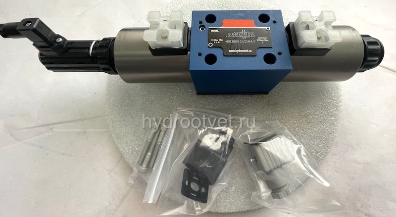 4WRE10V50-2X/G24K4/V - Пропорциональный распределитель с обратной связью по положению золотника без встроенной электроники Ду10, номинальный расход 50 л/мин, схема V