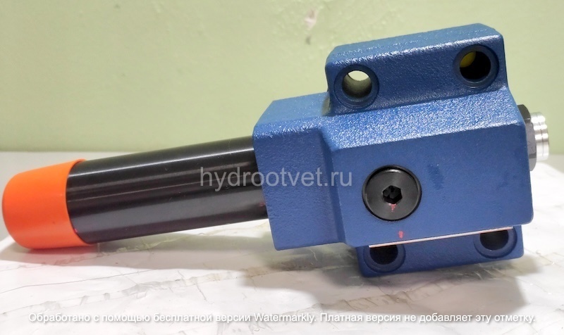 DR10DP2-4X/210Y - Редукционный клапан Ду 10 трехлинейный, прямого действия с давлением регулировки до 210 бар, 2 = винт, обратный клапан - есть