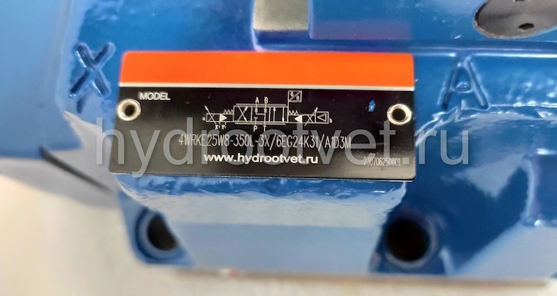 4WRKE25E1-350L-3X/6EG24K31/A1D3M - Пропорциональный распределитель с обратной связью по положению золотника и со встроенным усилителем (OBE), Ду25, A1 = ±10 В, номинальный расход 350 л/мин, схема E1-, каналы управления X и Y - внешние