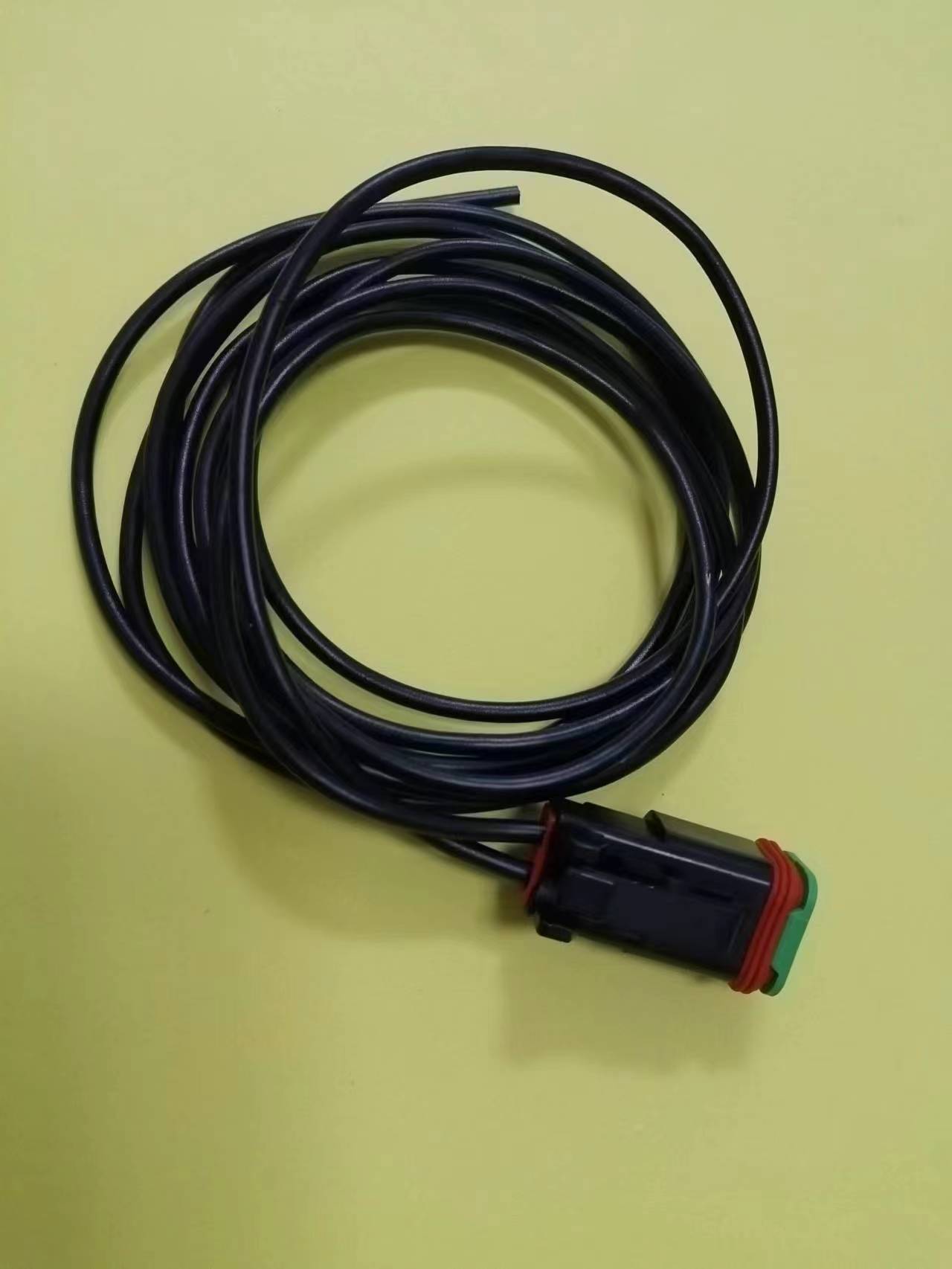 Штекер водонепроницаемый для дискретного клапана, без индикации, горизонтальный, тип 2P DT06, с кабелем