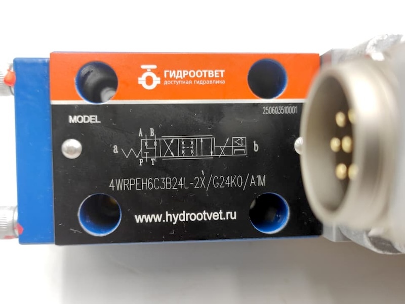 4WRPEH6C3B24L-2X/G24K0/A1M - Сервораспределитель Ду6 с обратной связью по положению золотника и встроенным усилителем (OBE), номинальный расход 24 л/мин, характеристика L - линейная, схема C3, сигнал управления A1 = ±10 V