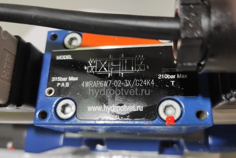 4WRKE10E100L-3X/6EG24ETK31/A1D3M - Пропорциональный распределитель с обратной связью по положению золотника и со встроенным усилителем (OBE), Ду10, A1 = ±10 В, номинальный расход 100 л/мин, схема E, каналы управления ET = X и Y - внутренние