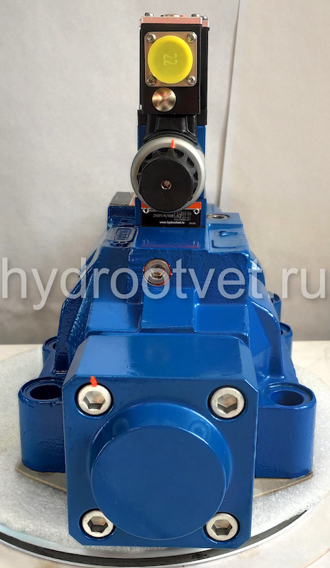 4WRZE32E520-7X/6EG24ETK31/A1D3M - Пропорциональный распределитель Ду32 со встроенным усилителем (OBE), номинальный расход 520 л/мин, схема E, каналы управления ET - X и Y - внутренние, сигнал управления ± 10 В