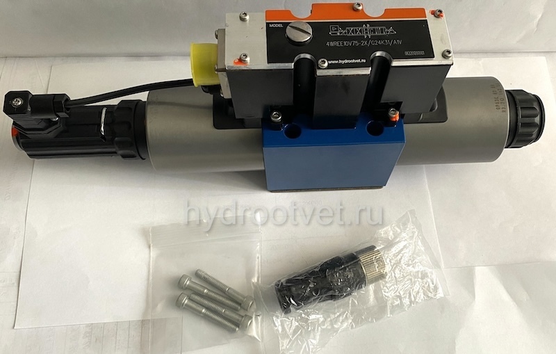4WREE10V25-2X/G24K31/A1V - Пропорциональный распределитель с обратной связью по положению золотника со встроенным усилителем Ду10, A1 = ±10 В, номинальный расход 25 л/мин, схема V