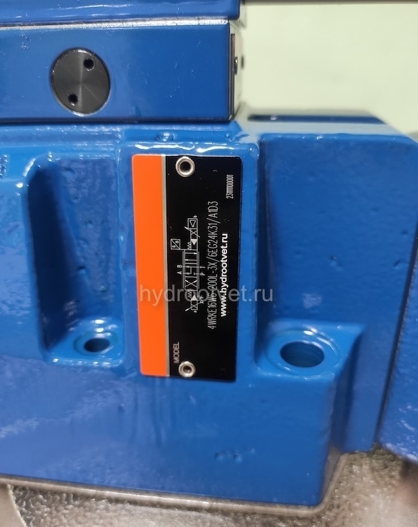 4WRKE16E1-200L-3X/6EG24K31/A1D3M - Пропорциональный распределитель с обратной связью по положению золотника и со встроенным усилителем (OBE), Ду16, A1 = ±10 В, номинальный расход 200 л/мин, схема E1-, каналы управления X и Y - внешние