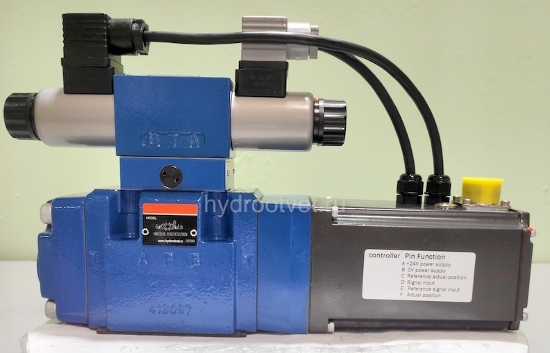 4WRKE10E100L-3X/6EG24ETK31/A1D3M - Пропорциональный распределитель с обратной связью по положению золотника и со встроенным усилителем (OBE), Ду10, A1 = ±10 В, номинальный расход 100 л/мин, схема E, каналы управления ET = X и Y - внутренние