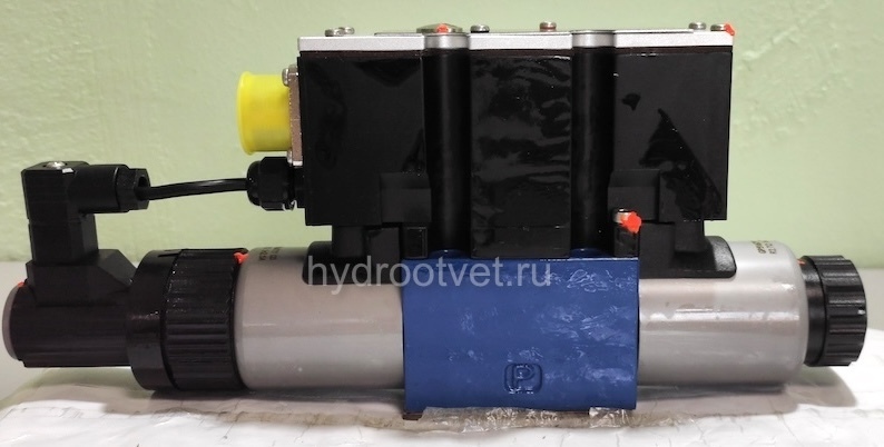 4WREE6E32-2X/G24K31/A1V - Пропорциональный распределитель с обратной связью по положению золотника со встроенным усилителем Ду6, A1 = ±10 В, номинальный расход 32 л/мин, схема E