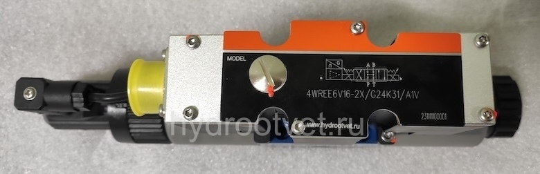 4WREE6V32-2X/G24K31/A1V - Пропорциональный распределитель с обратной связью по положению золотника со встроенным усилителем Ду6, A1 = ±10 В, номинальный расход 32 л/мин, схема V