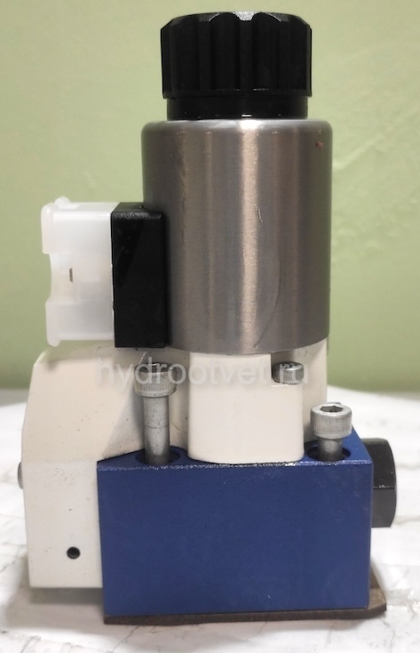 M-3SEW6C3X/630MG24N9K4 - Гидрораспределитель седельного типа Ду 6 с электроуправлением на 630 бар, схема C