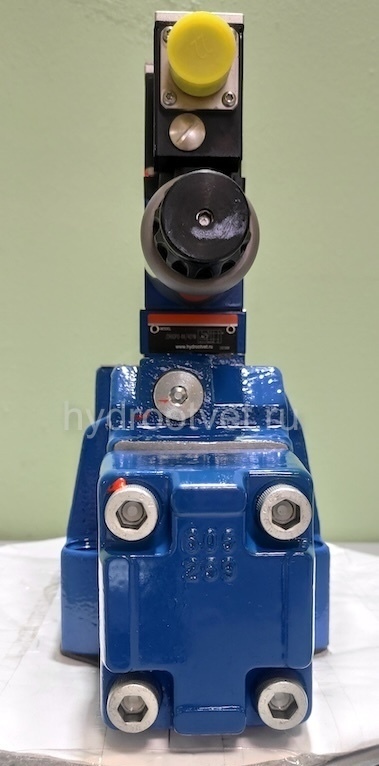 4WRZE25EA325-7X/6EG24ETK31/A1M - Пропорциональный распределитель Ду25 со встроенным усилителем (OBE), номинальный расход 325 л/мин, схема EA, каналы управления ET - X и Y - внутренние, сигнал управления ± 10 В