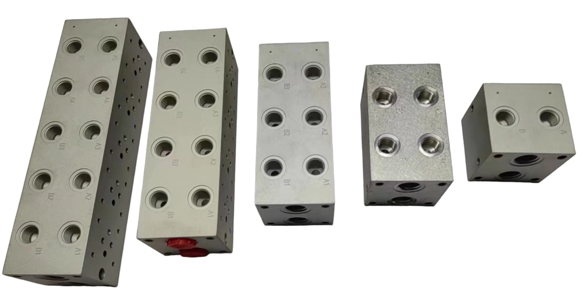 EM213/3Y - Треххместная присоединительная плита для гидравлических распределителей и клапанов NG6 (аналог DR06/30)