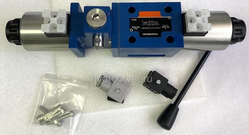 4WEMM10C3X/CG24N9Z4 - Гидрораспределитель золотниковый Ду10 с электрическим и ручным управлением от рычага, схема C (574), электроуправление G24, возврат - пружинный