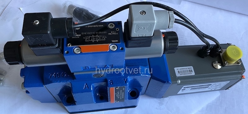 4WRKE16W8-200L-3X/6EG24K31/A1D3M - Пропорциональный распределитель с обратной связью по положению золотника и со встроенным усилителем (OBE), Ду16, A1 = ±10 В, номинальный расход 200 л/мин, схема W8-, каналы управления X и Y - внешние