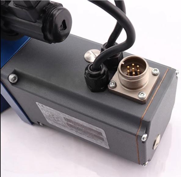 4WRTE25E350L-4X/6EG24ETK31/A1M - Пропорциональный быстродействующий распределитель с обратной связью по положению золотника и со встроенным усилителем (OBE), Ду25, A1 = ±10 В, номинальный расход 350 л/мин, схема E, каналы управления ET = X и Y - внутренни
