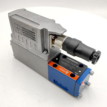 4WRPEH6C3B24L-2X/G24K0/A1M - Сервораспределитель Ду6 с обратной связью по положению золотника и встроенным усилителем (OBE), номинальный расход 24 л/мин, характеристика L - линейная, схема C3, сигнал управления A1 = ±10 V